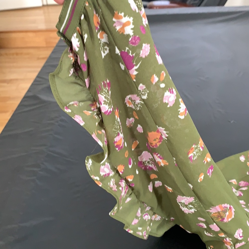 Max Studio Top. Multi Color- Mainly Green. See Ph… - image 4